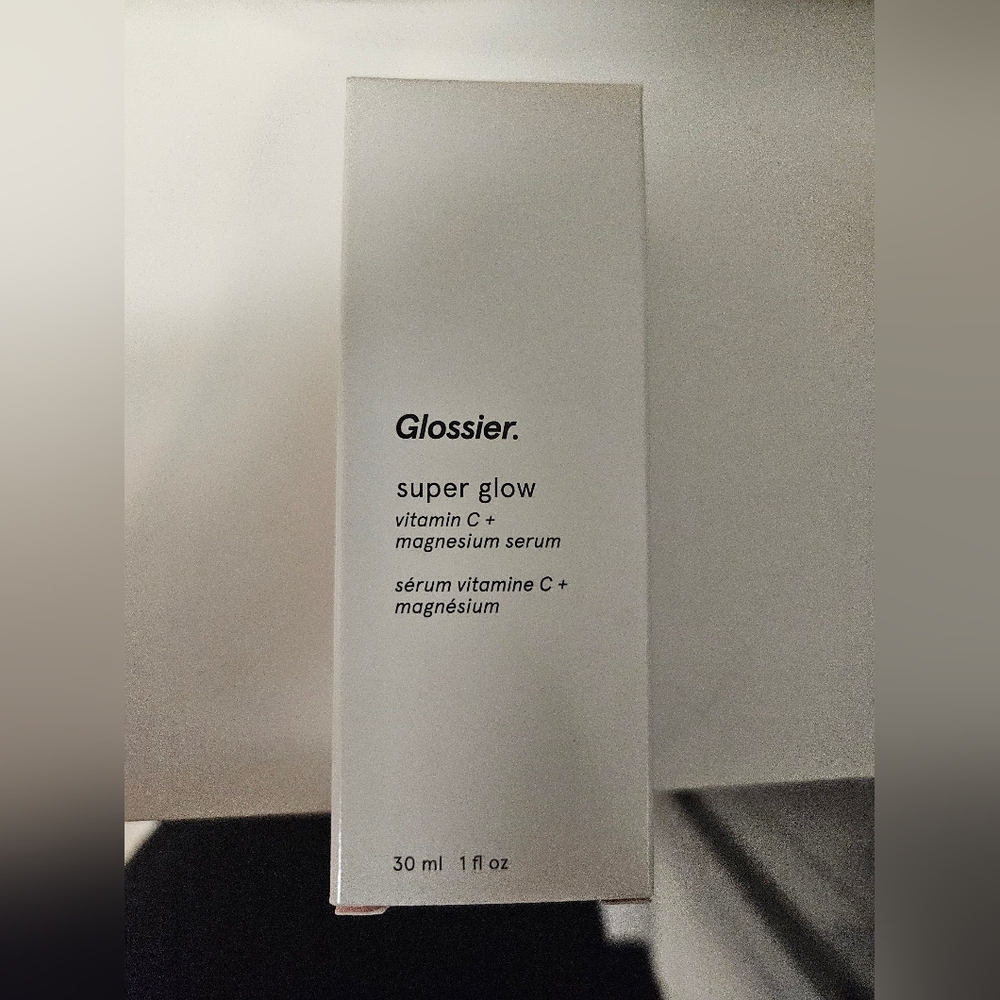 Glossier Superglow vitamin C & magnesium serum